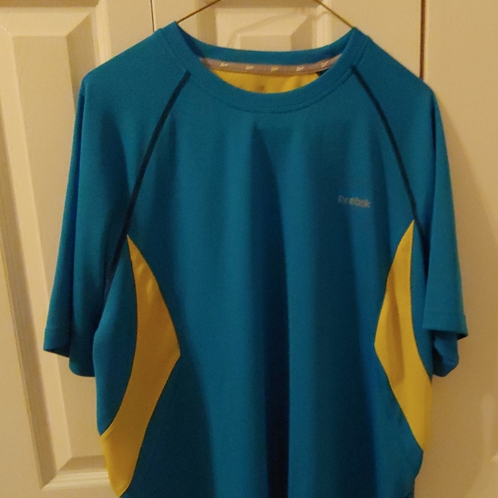 Reebok Mens Short Sleeve Athletic Shirt.